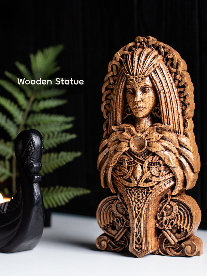 Freya Bust - Norse Goddess of Love with Cats and Necklace