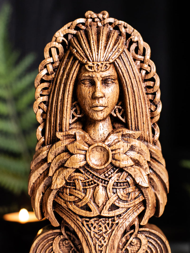 Freya Bust - Norse Goddess of Love with Cats and Necklace