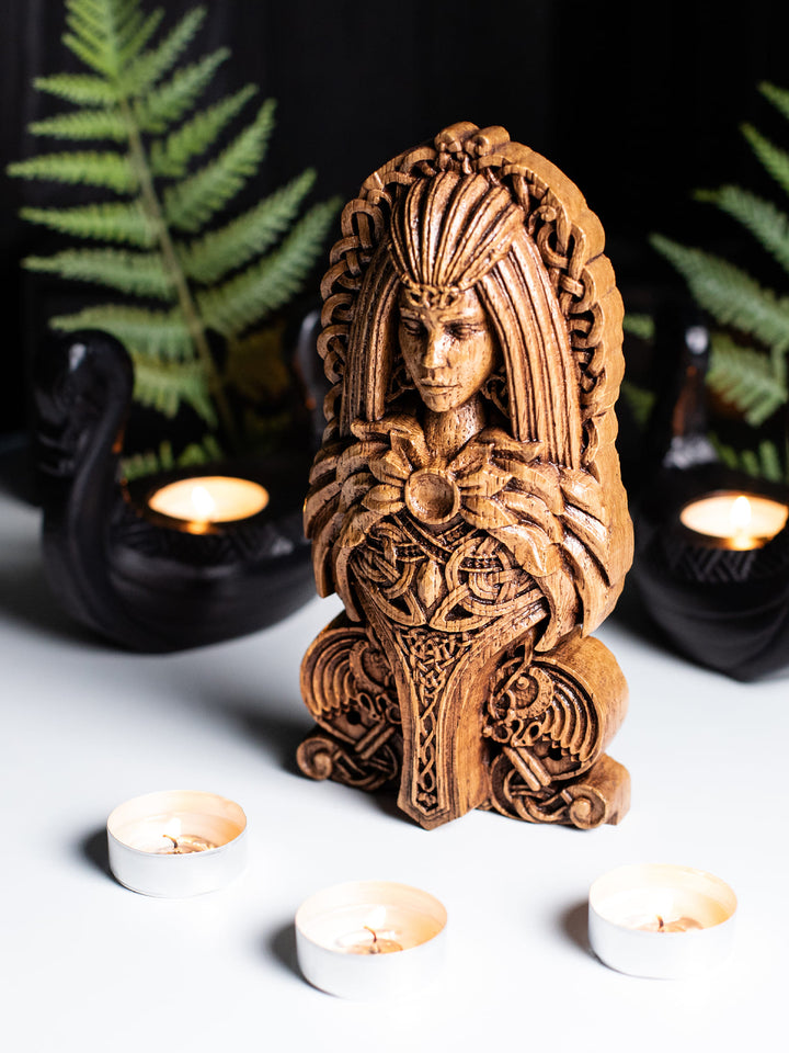 Freya Bust - Norse Goddess of Love with Cats and Necklace