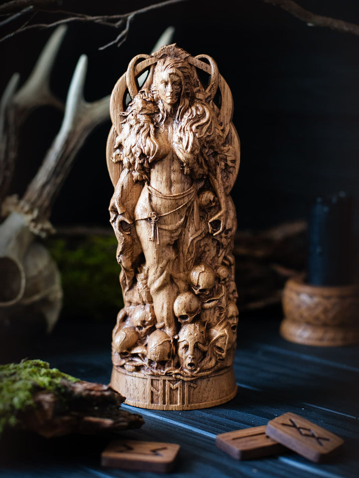 Full view of the Hel statue from the front, highlighting its dimensions and intricate design with a Scandinavian pattern featuring a dog guardian in the background.