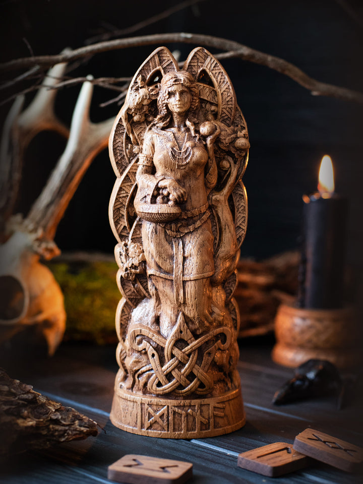 Full view of the Jormungandr statue from the front, highlighting its dimensions and detailed design with the serpent, Viking boat, and Yggdrasil.